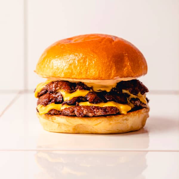 Le smash burger chez Junk dans le Sentier